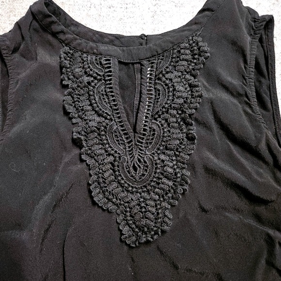 Pale Sky Black Sleeveless Tank Top Crochet Accent Split Back Womens M‎ - Picture 3 of 8